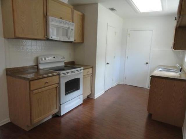 806 Essex Dr - Photo 3 of 6