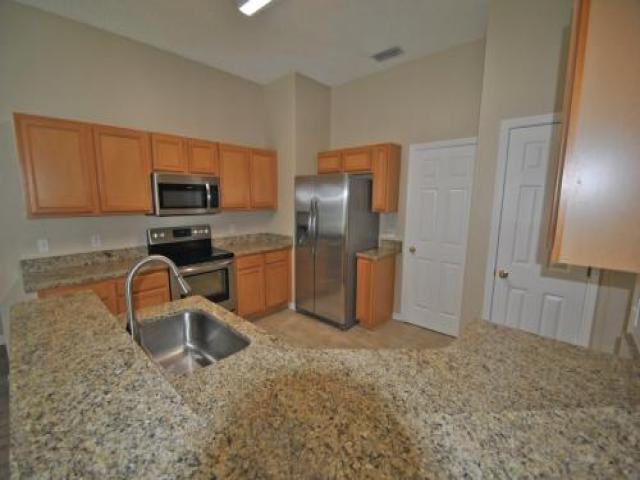 944 Sedgewood Cir - Photo 3 of 6