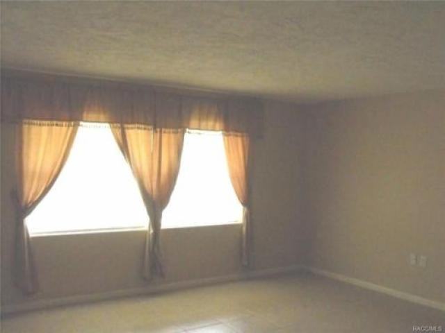 318 S Monroe St - Photo 2 of 5