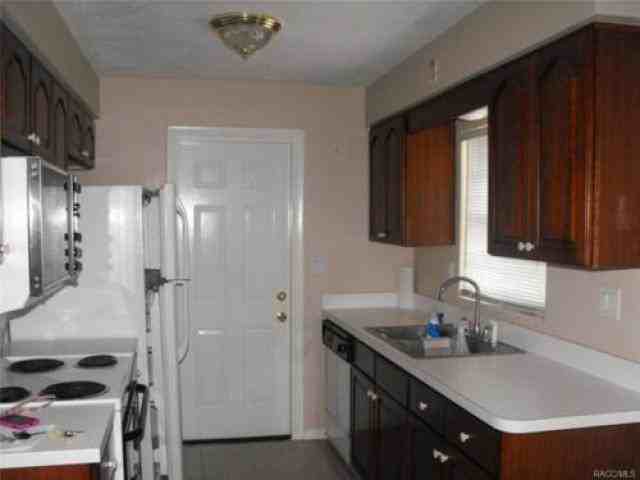 318 S Monroe St - Photo 3 of 5