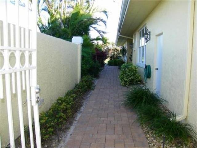 4401 Yacht Harbor Dr - Photo 2 of 6