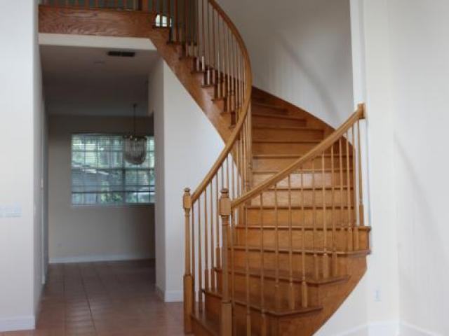 692 Oak Hollow Way - Photo 3 of 6