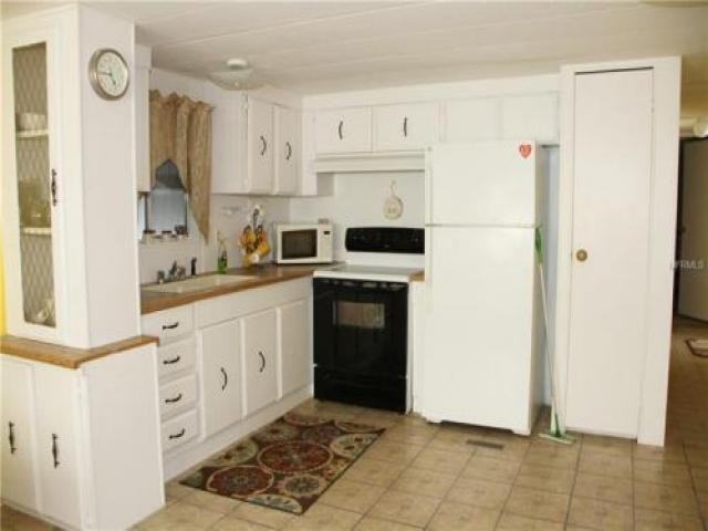 1511 Spruce Dr - Photo 3 of 6