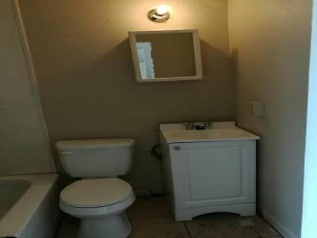 820 Rosery Rd NW - Photo 2 of 4