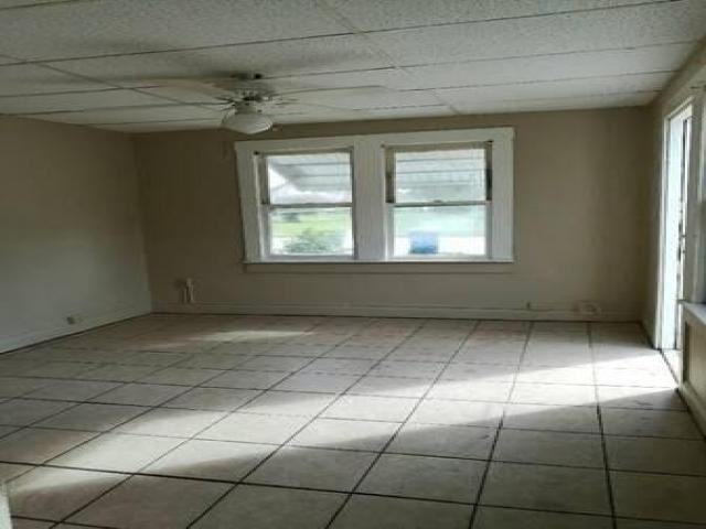 820 Rosery Rd NW - Photo 3 of 4