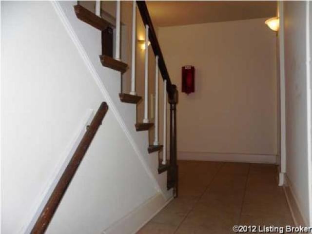 1327 Everett Ave - Photo 3 of 6