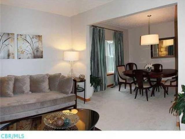 6676 Estate View Dr N - Photo 3 of 6