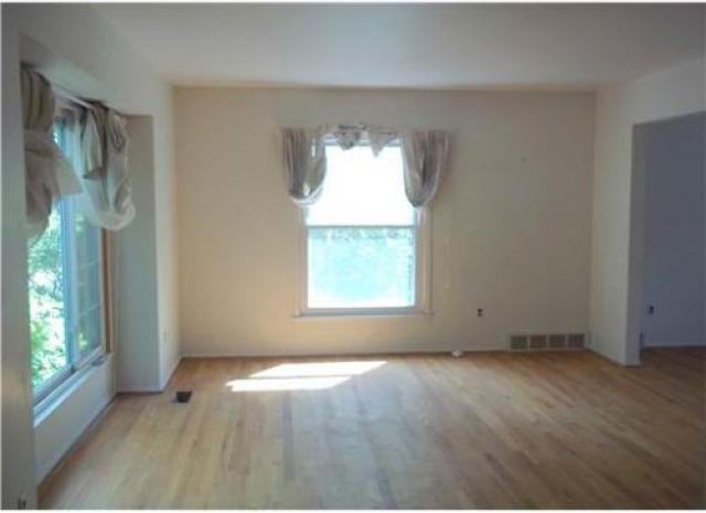 3253 Lockridge Dr - Photo 2 of 6