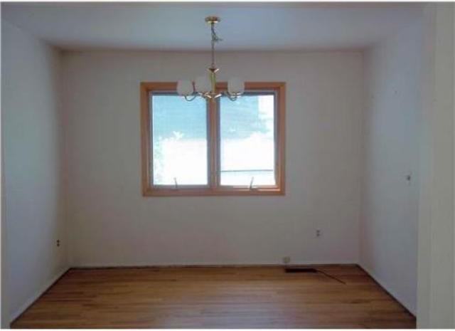 3253 Lockridge Dr - Photo 3 of 6