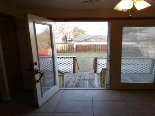 46 Lafayette Ave - Photo 3 of 6