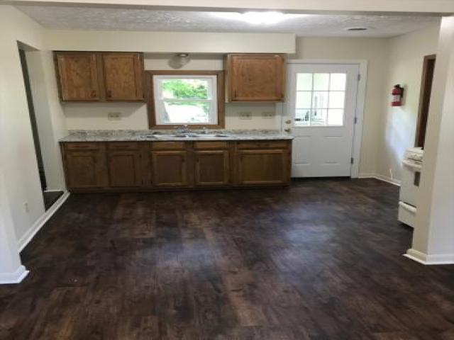 411 S Munroe Rd - Photo 2 of 6