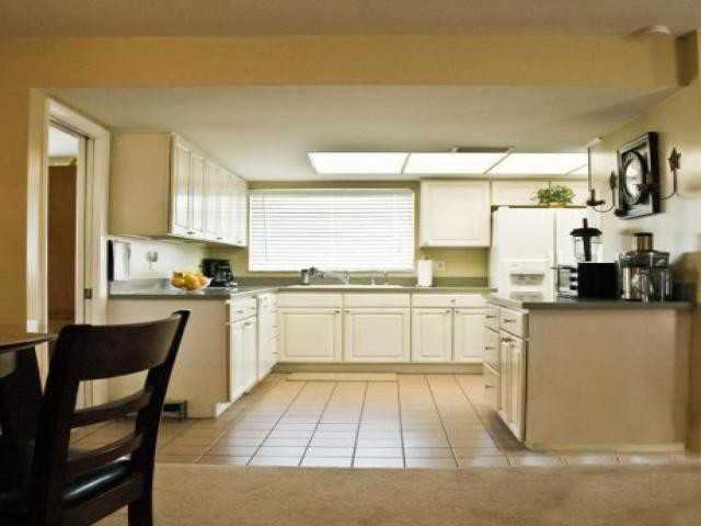 681 34th Ave NE - Photo 3 of 6