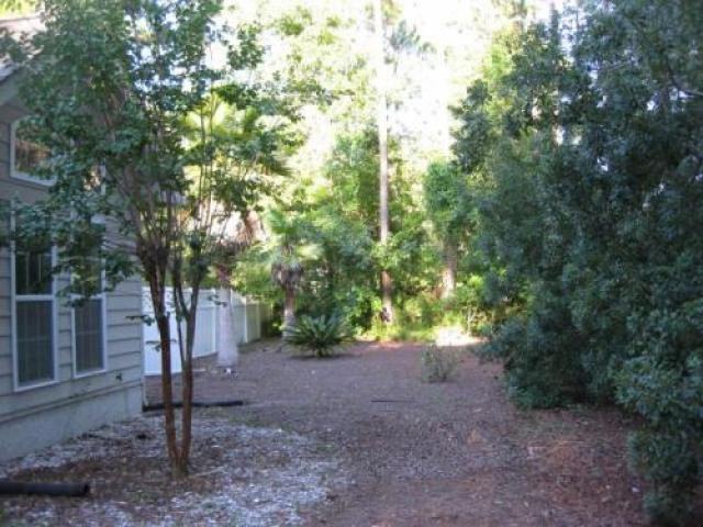 104 Plantation Rd - Photo 3 of 6