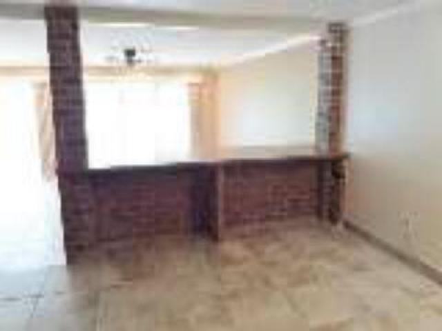 215 NW Sunset Hill Ct - Photo 3 of 6