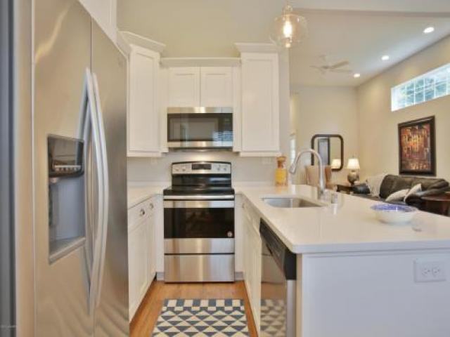 1427 Texas Ave - Photo 3 of 6
