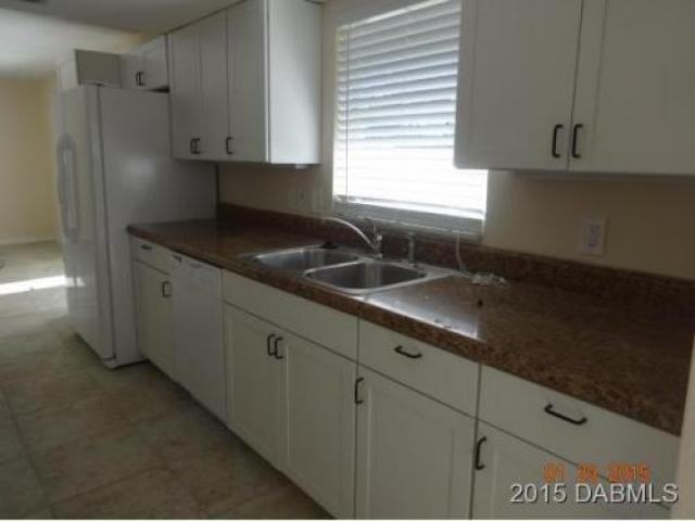 102 Stratford Square - Photo 3 of 6