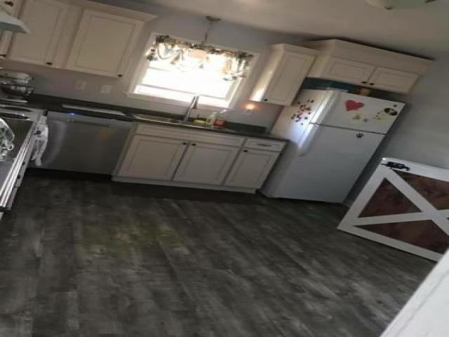 15427 Medina Rd - Photo 2 of 5