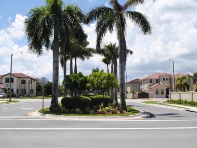 18119 NW 90th Ave - Photo 2 of 4