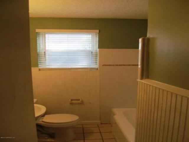 2142 College St - Photo 3 of 6