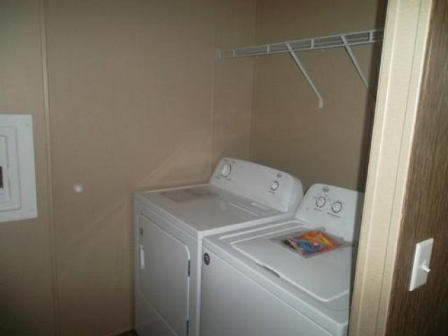 1921 Evergreen Ln - Photo 2 of 6