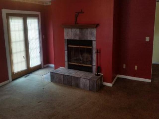 420 E 7th St - Photo 2 of 6