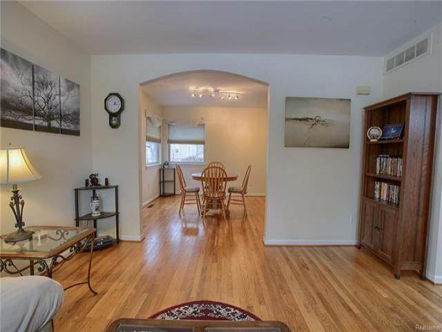 261 July Dr - Photo 3 of 6