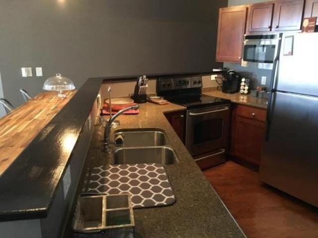 440 Walnut St - Photo 3 of 6