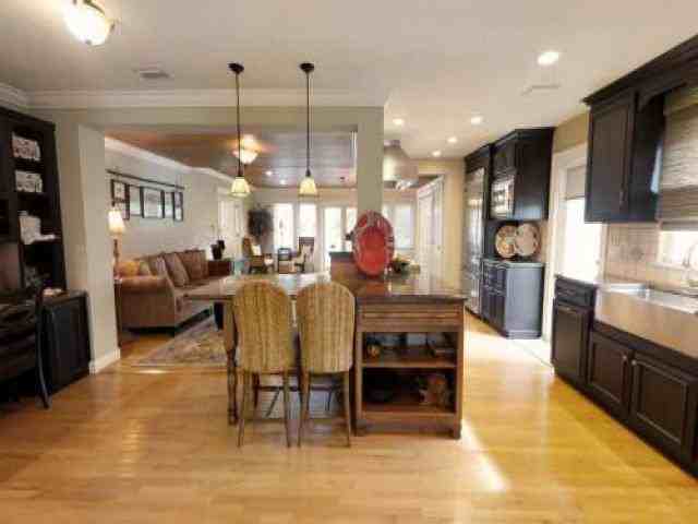 505 77th St - Photo 2 of 6