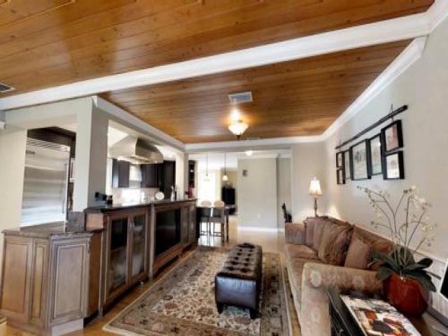 505 77th St - Photo 3 of 6