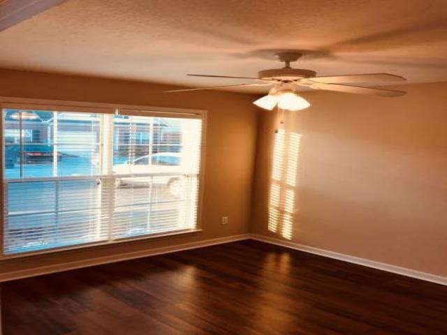 142 Grove Landing Ct - Photo 3 of 6