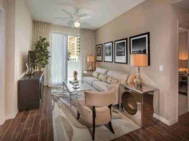 2 Miracle Mile - Photo 3 of 6