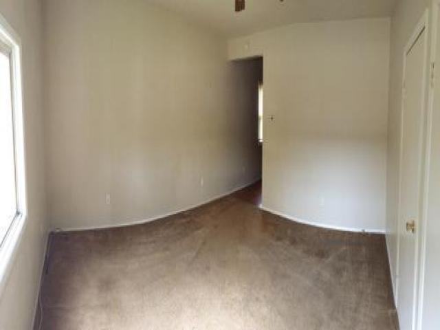 1010 Penn Ave - Photo 2 of 5