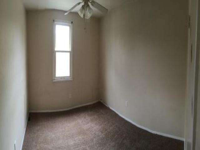 1010 Penn Ave - Photo 3 of 5