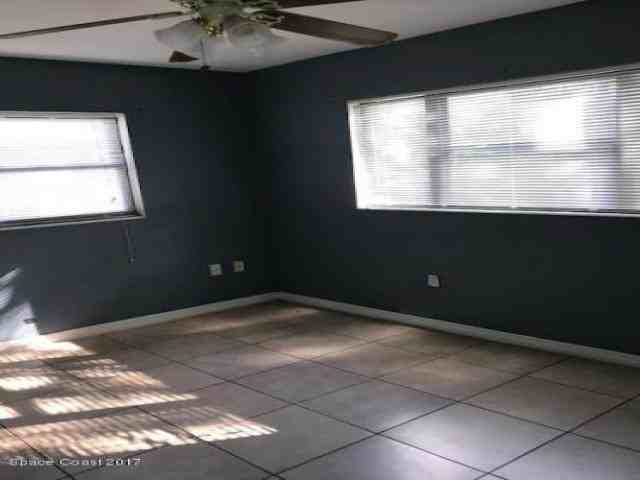 208 Crown Blvd - Photo 2 of 6