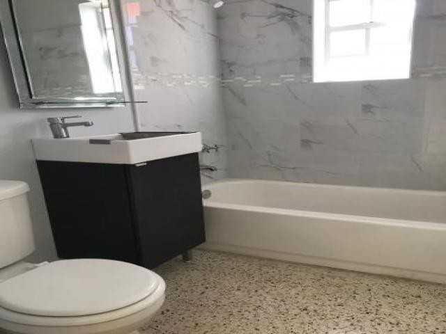 451 SW 9th St - Photo 2 of 6