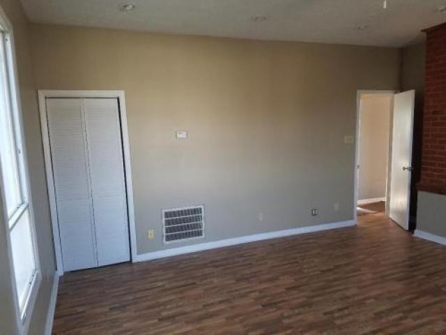 2048 Winchester Ave - Photo 3 of 6