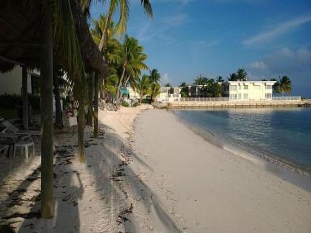 601 W Ocean Dr - Photo 2 of 6