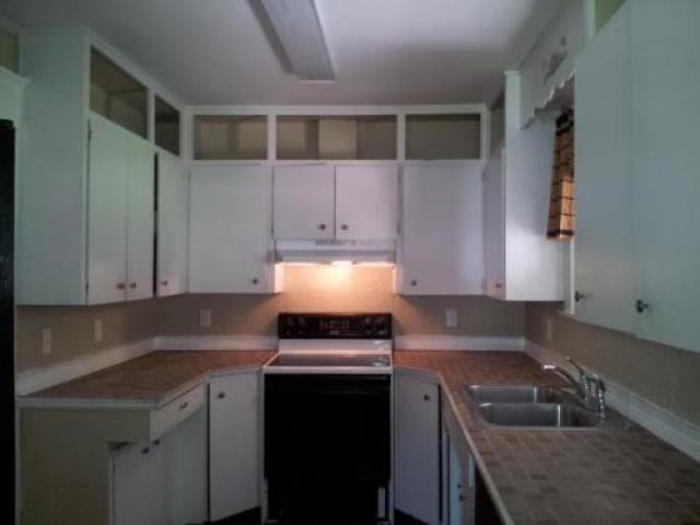 1040 Lexington St - Photo 2 of 6
