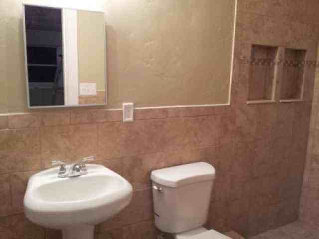 1040 Lexington St - Photo 3 of 6