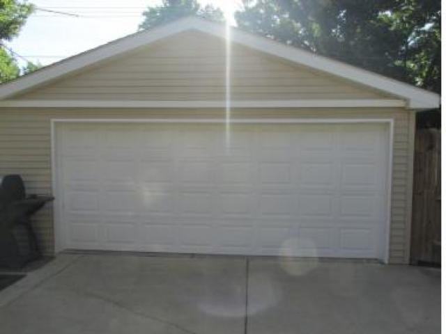 3956 Buckingham Ave - Photo 3 of 6