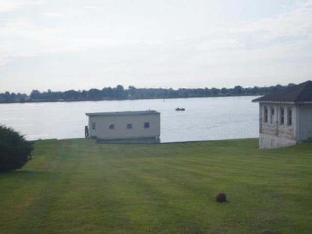 1327 Oakland St - Photo 2 of 6