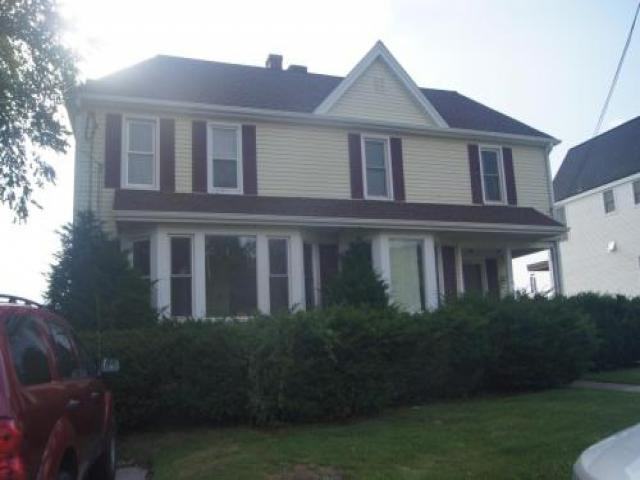 1327 Oakland St - Photo 3 of 6