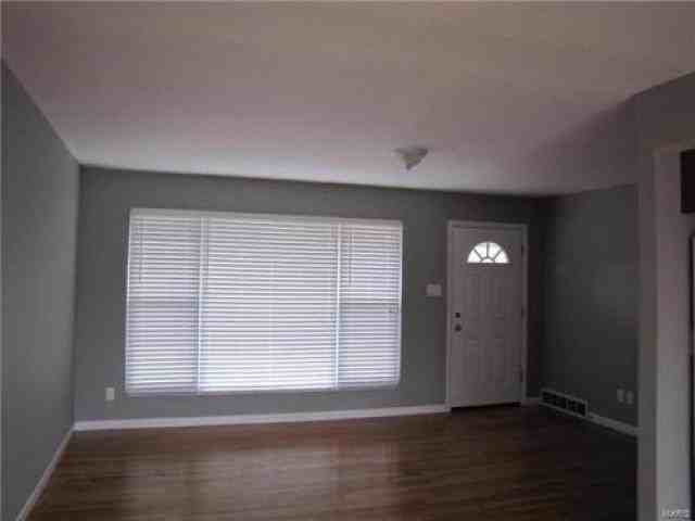 7229 Fernbrook Dr - Photo 3 of 6