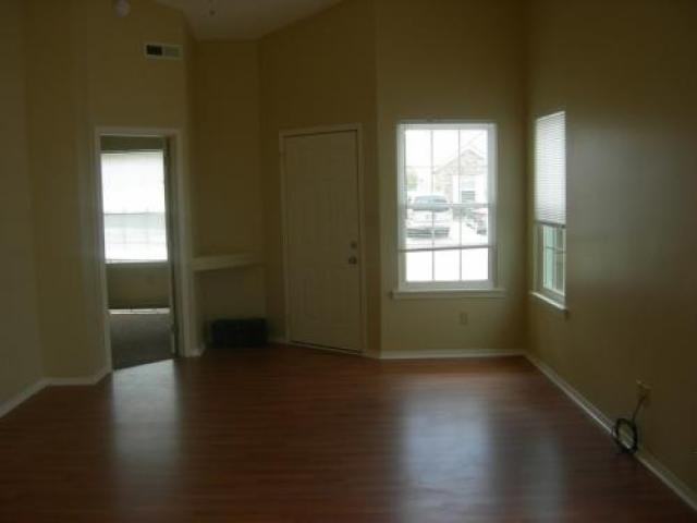 2427 Haviland Dr - Photo 3 of 6