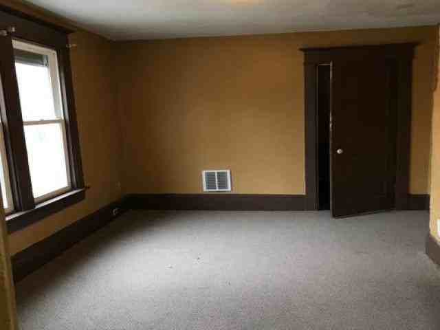 404 N Allin St - Photo 2 of 6