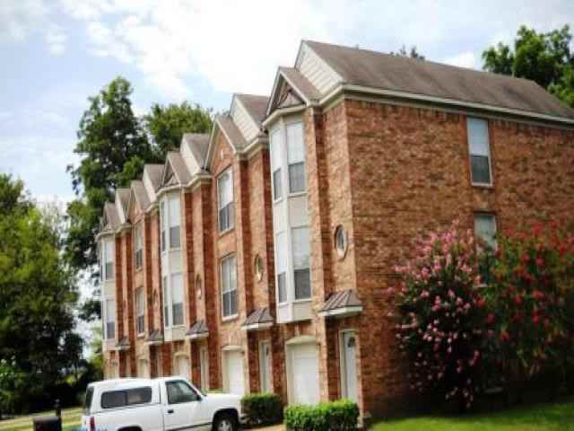 1039 Riley St - Photo 2 of 2