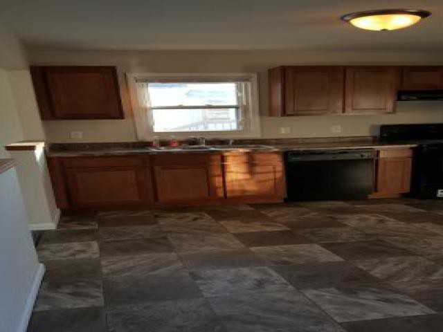 707 7th St - Photo 2 of 6