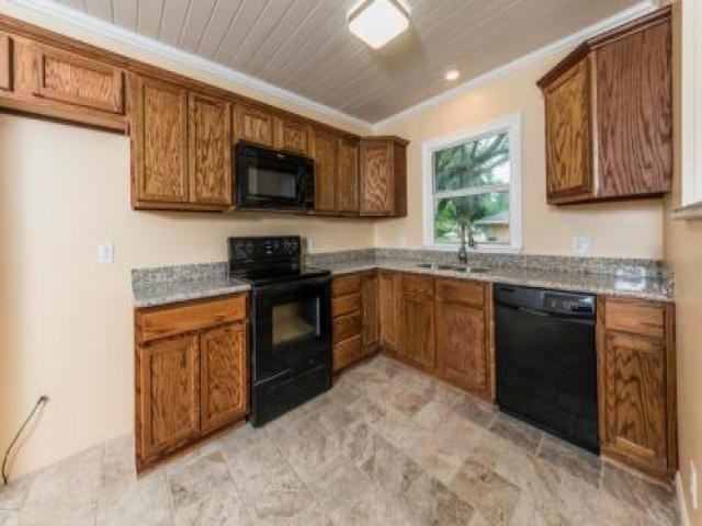 614 Kirk St - Photo 2 of 6