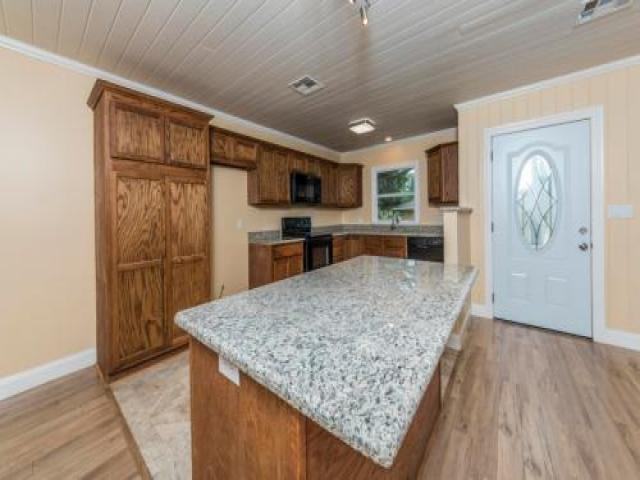 614 Kirk St - Photo 3 of 6