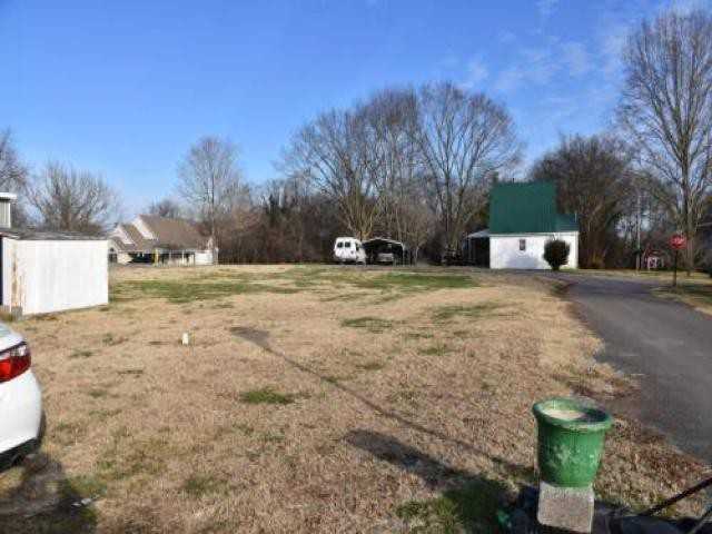 302 N Main St - Photo 2 of 5